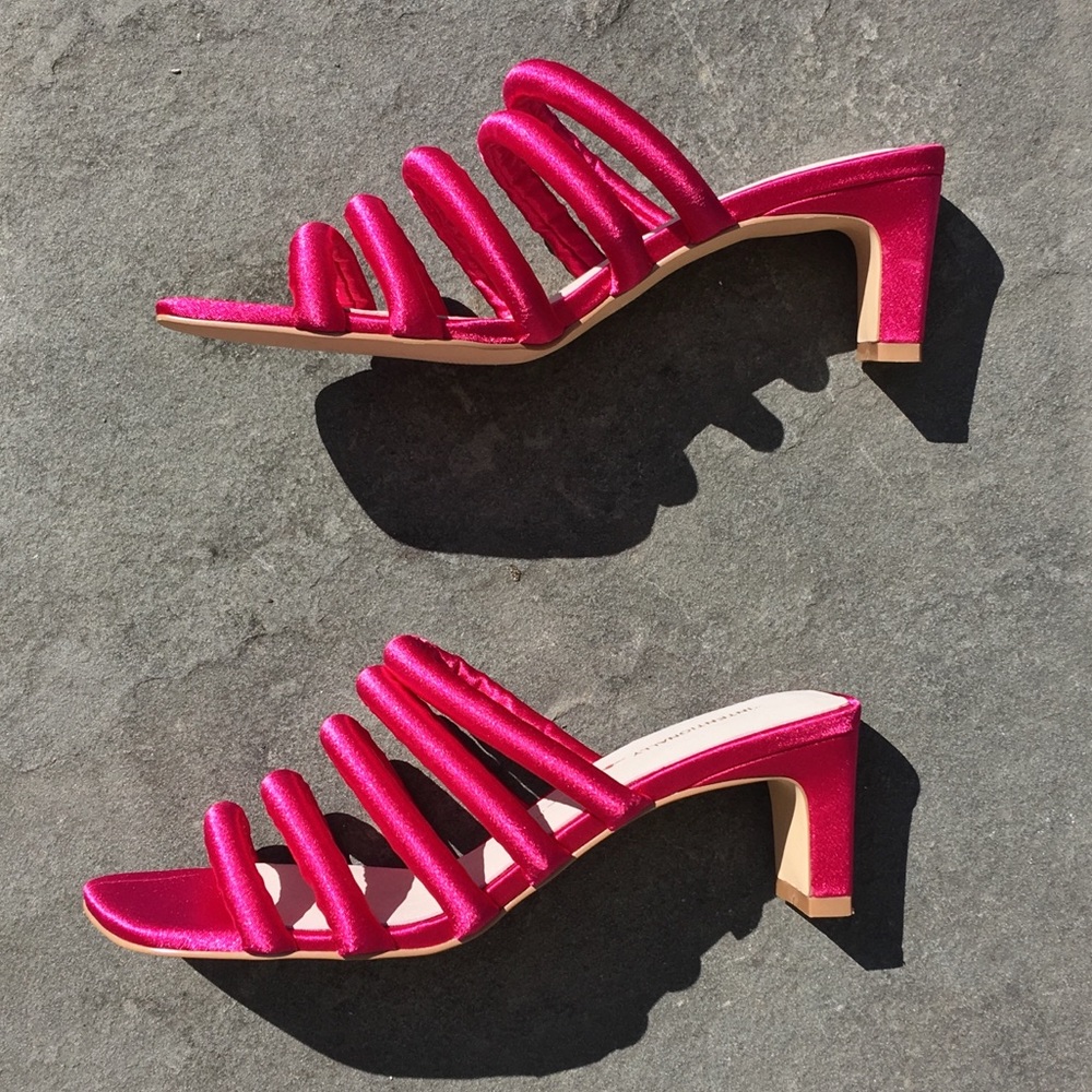 Like New Intentionally Blank Willow III Fuchsia Heels 8